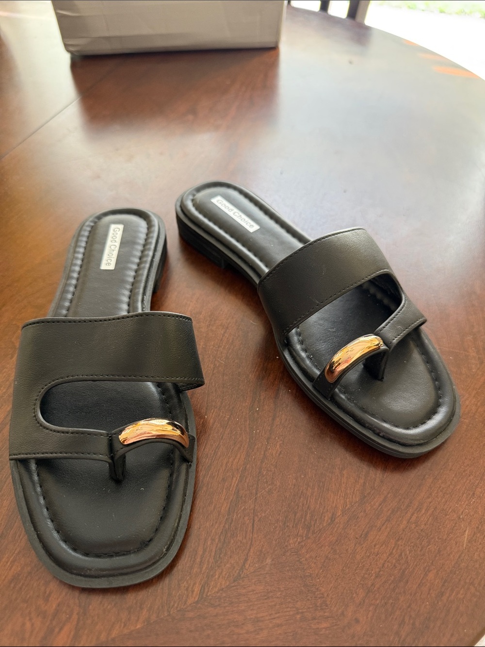 GC Shoes Halie Black Toe-Post Sandals with Metallic Accent